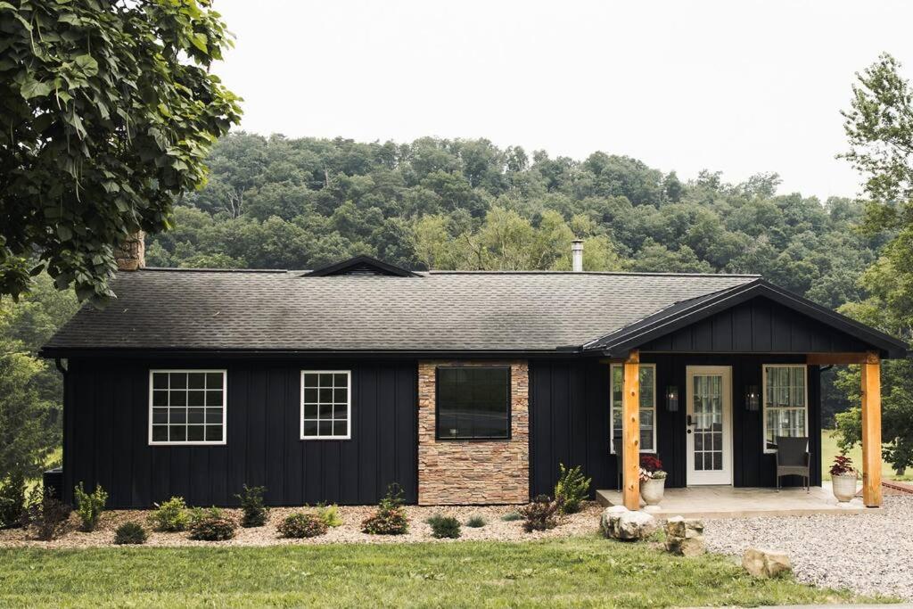 Back Country on 8 Acre - Stream, Pond & Animals - B&B