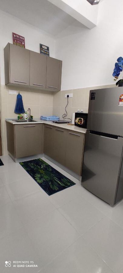 AYMAR Homestay, Residensi Lily, Nilai - Chambres d’hôtes Kampung Baharu Nilai