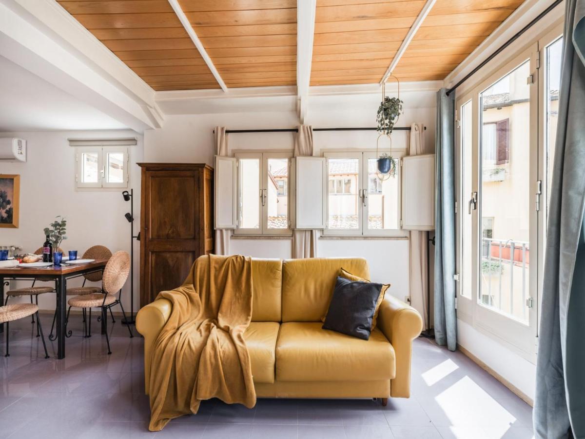 The Best Rent - Two-bedroom apartment with terrace near Trevi Fountain - B&B Rome