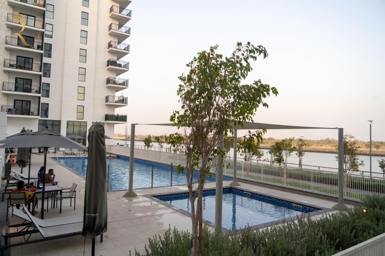 Cowboy Charm 1BR Apartment on Yas Island - B&B