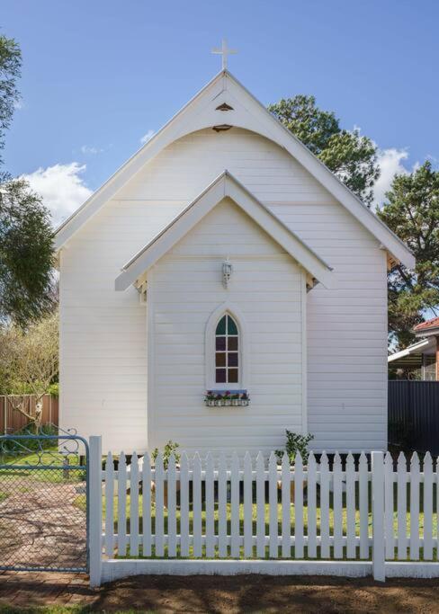 B&B Mudgee - St Aidan's - Converted Church - Bed and Breakfast Mudgee