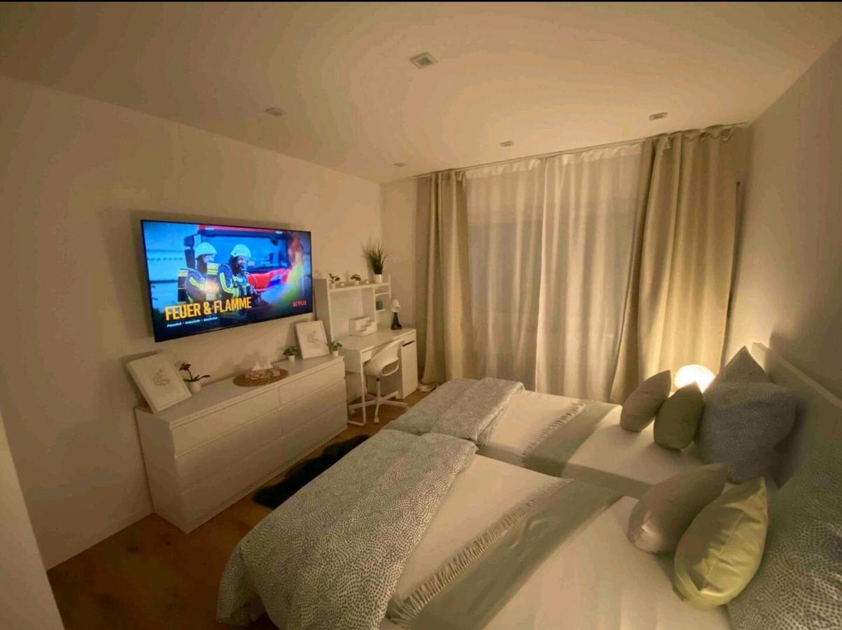 Near Messe and Playmobil Funpark between Nürnberg and Schwabach , Free parking , Netflix , 24h Self Check-in - Bed and Breakfast Schwabach