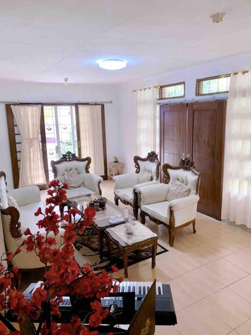 B&B Karangtengah - Guest House Sakura F3 - Bed and Breakfast Karangtengah