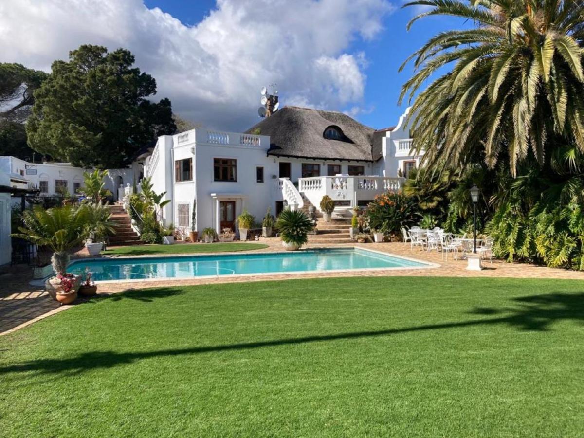 Goldeneye Private Venue Spectre - Bed and Breakfast