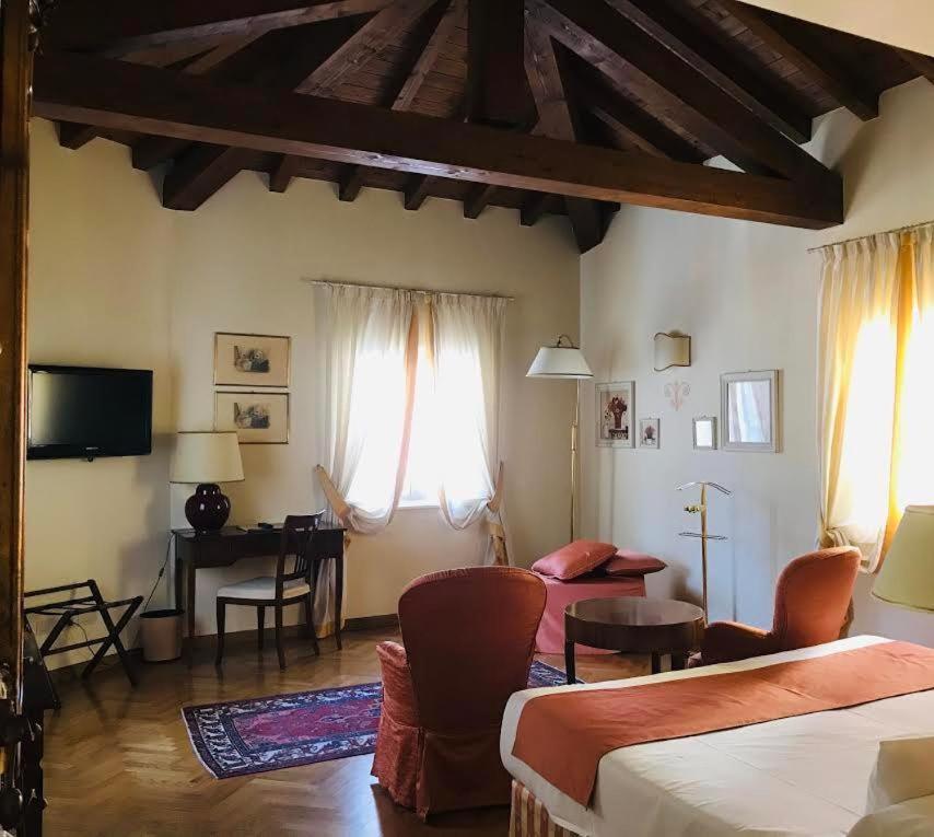 La Vittoria Rooms & Suites - Bed and Breakfast Garda