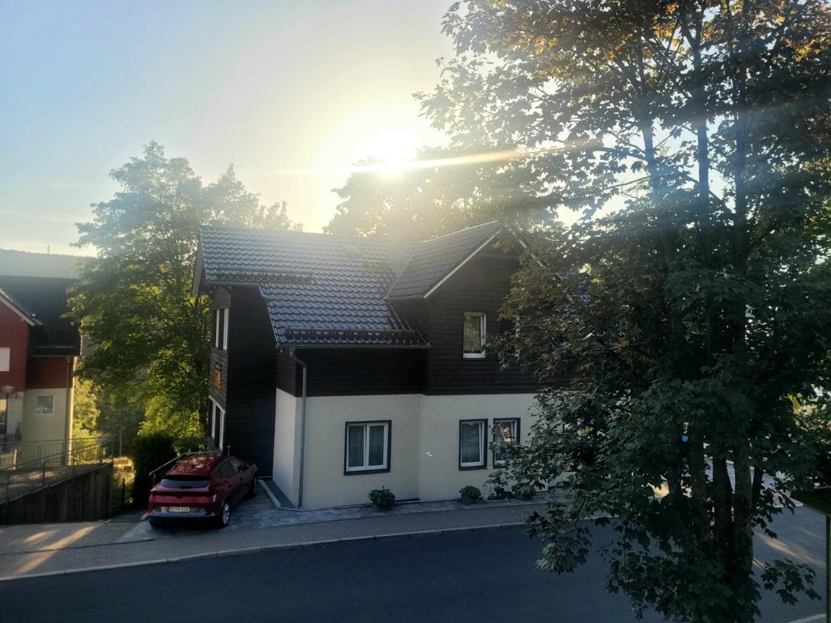 B&B Oberhof - Pension & Ferienwohnung Oberhof 810 M - Bed and Breakfast Oberhof