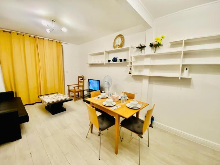 B&B London - Two Bedroom house on Ground Floor in London - Bed and Breakfast London