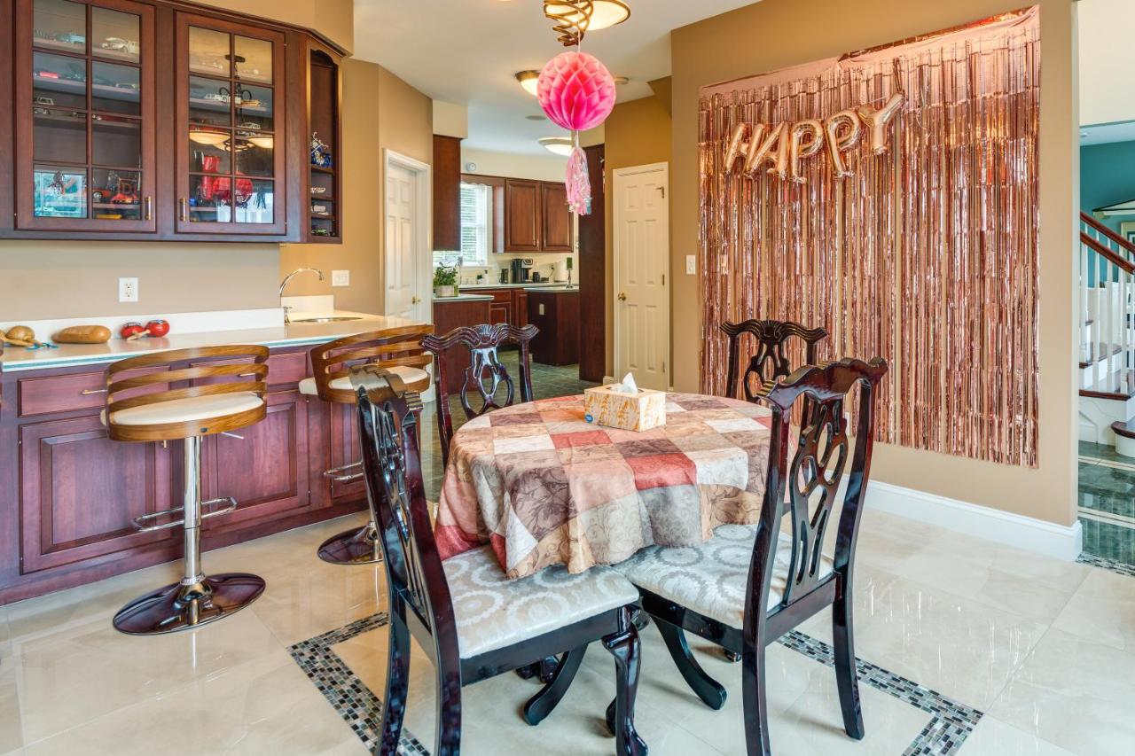 Centrally Located Family Home with Pool - B&B Harleysville