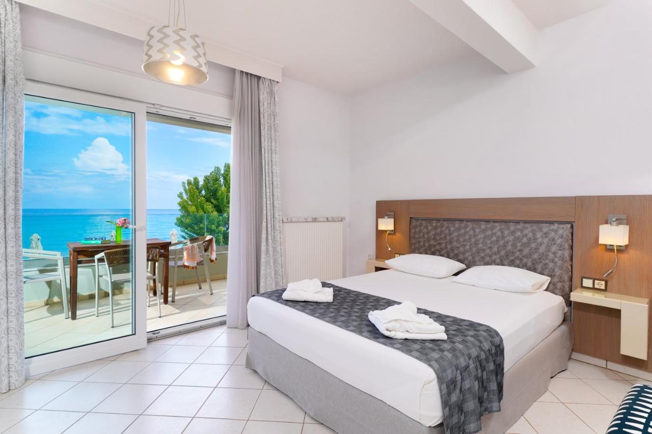 Camera Tripla Superior con Vista Mare