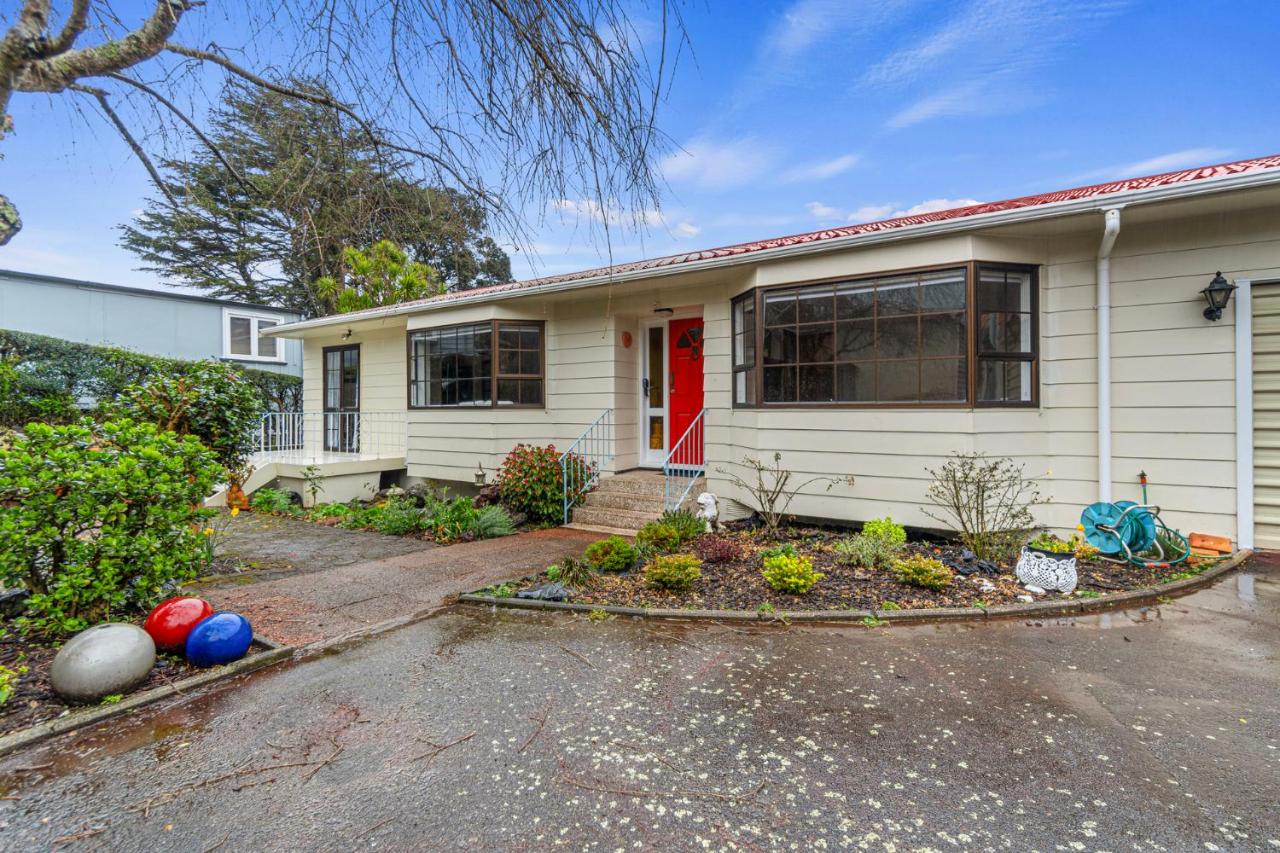 Central Comforts - Mount Eden Holiday Home - B&B
