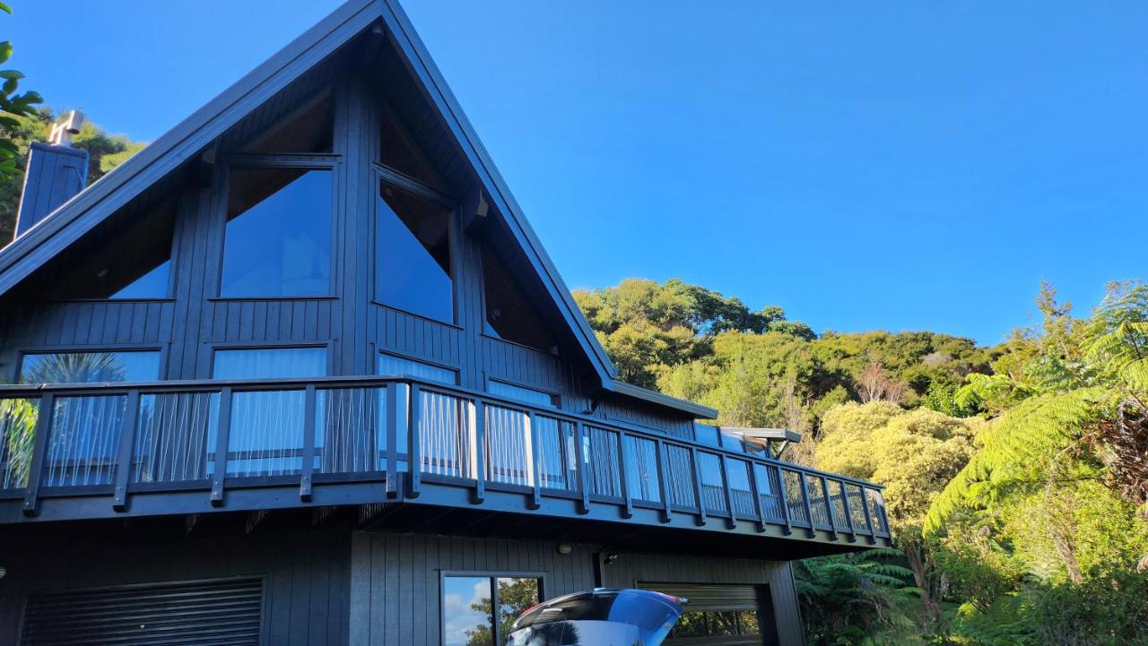 B&B Whitianga - The Black Chalet - Bed and Breakfast Whitianga