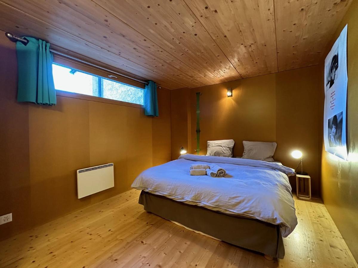 Apartment with Mountain View