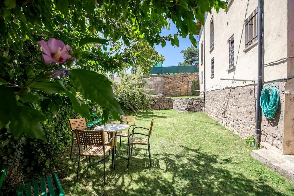 Casa Feli - APARTAMENTO con JARDÍN PRIVADO en los PIRINEOS - Bed and Breakfast