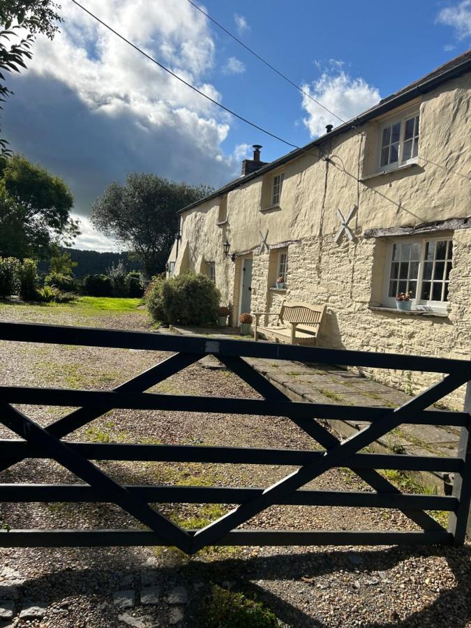 Meadowside Cottage, Characterful Grade 2 Listed Cottage near to Wadebridge and Padstow - B&B Wadebridge