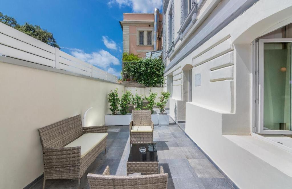 Tirreno Beachfront Apartments - B&B Marina di Massa