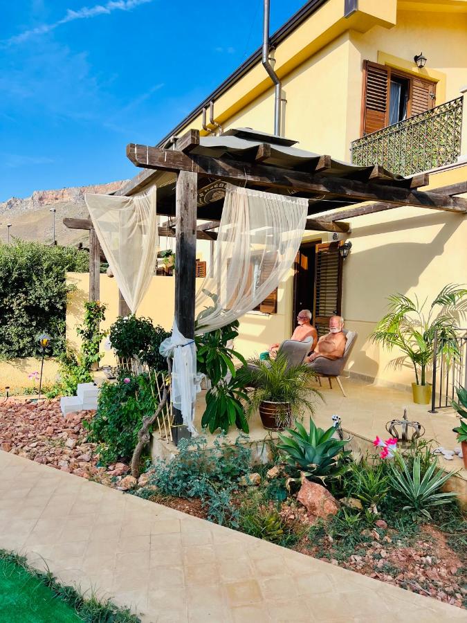 Esmaraldas House of Love - B&B