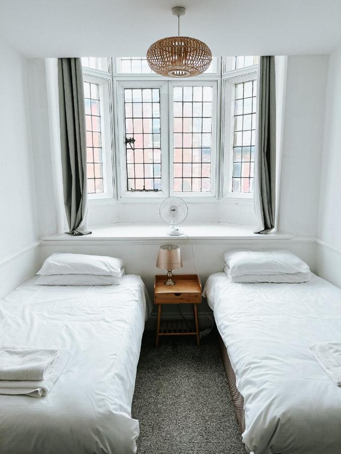 Twin Room with Private External Bathroom