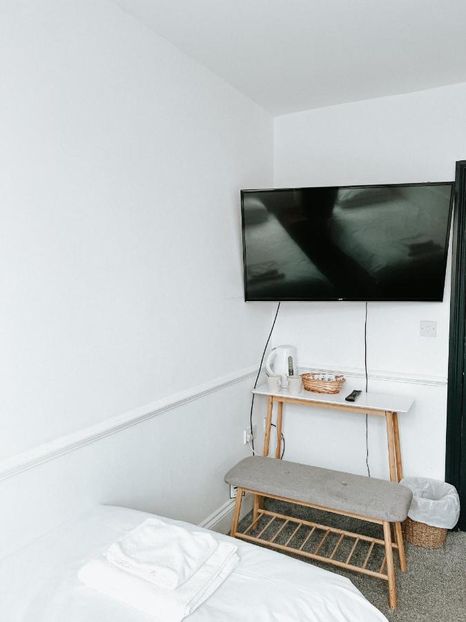 Twin Room with Private External Bathroom