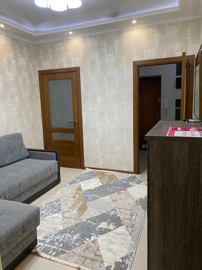 1 комнатная квартира в элитном ЖК Альтаир со всеми удобствами - Chambres d'hôtes Aktioubé