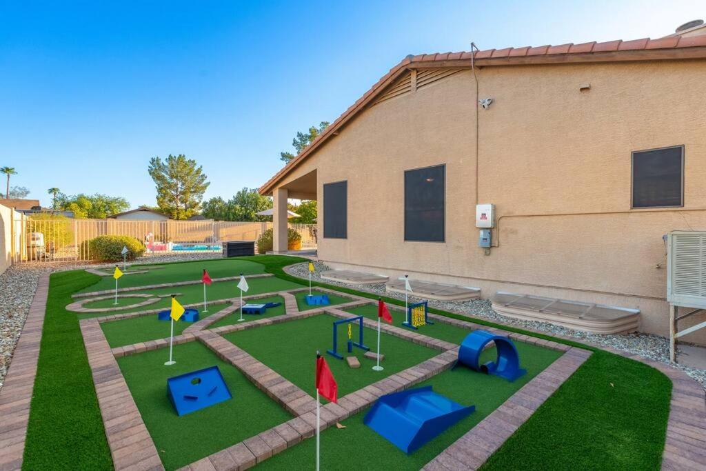 B&B Glendale - Glendale Retreat -pickleball+pool+9-hole mini golf - Bed and Breakfast Glendale