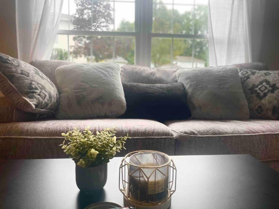 New Stylish Condo Monthly Rental - Bed and Breakfast