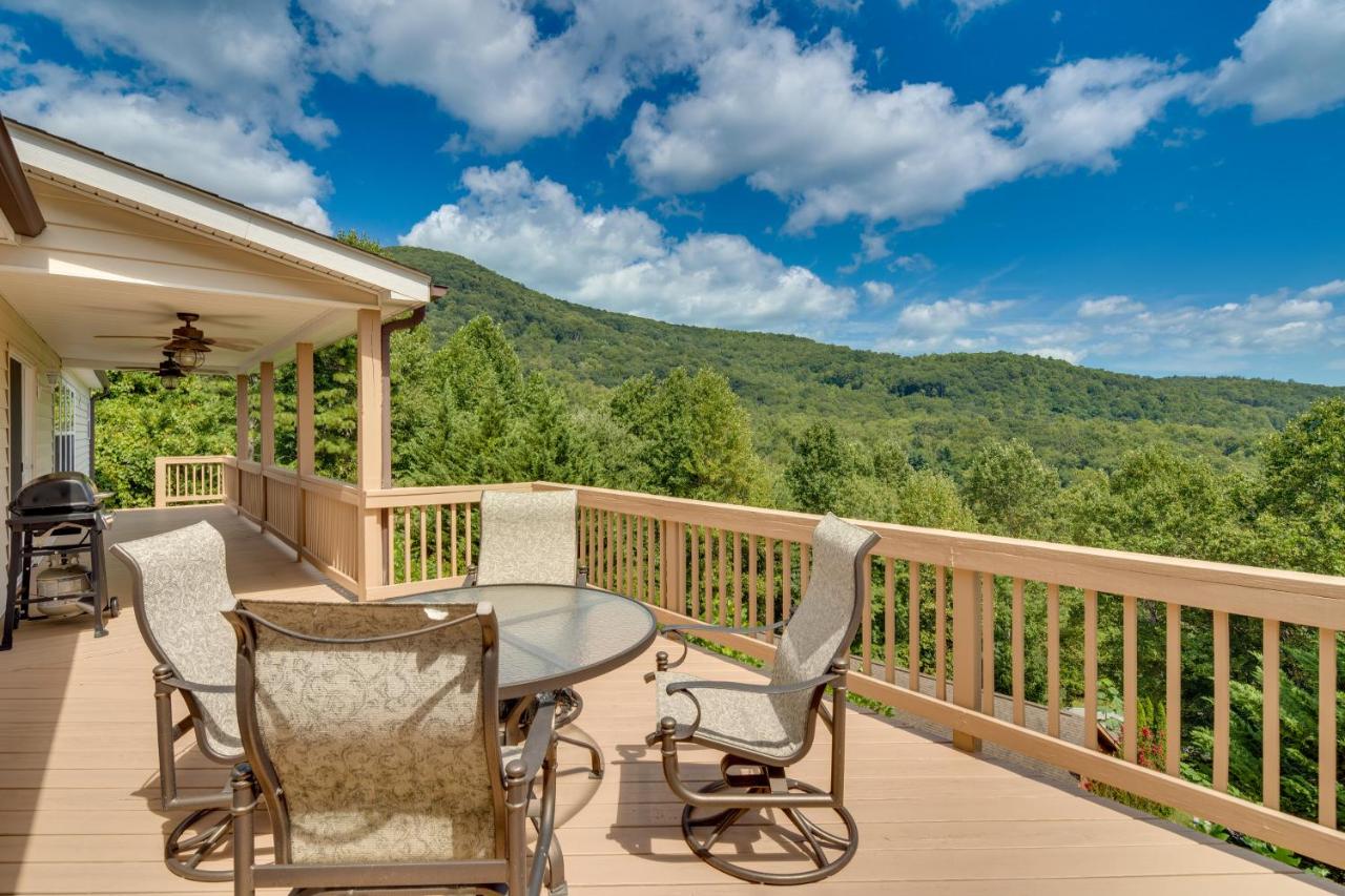 Hendersonville Retreat with Mtn Views and Deck! - B&B