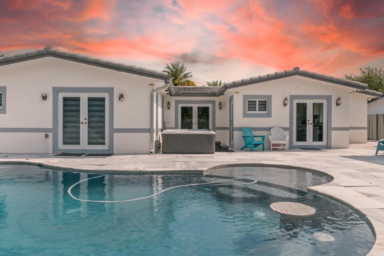 Miami House with Hot Pool-spa & Pool table L48 - B&B