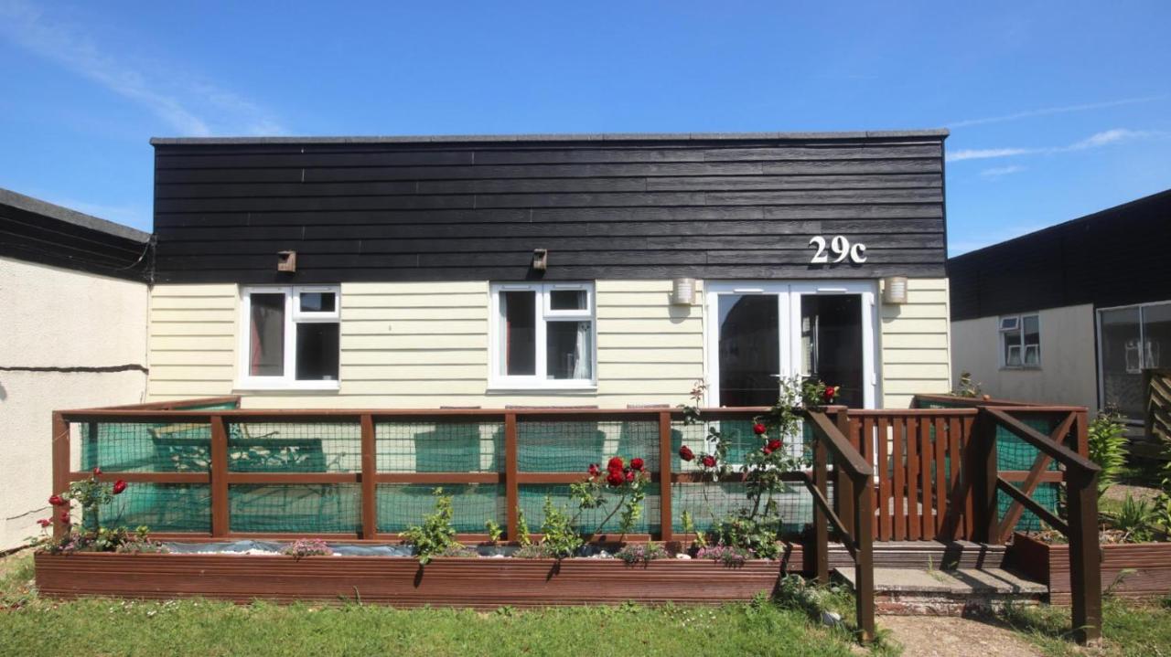 B&B Earnley - 29C Medmerry Park 2 Bedroom Chalet - Bed and Breakfast Earnley