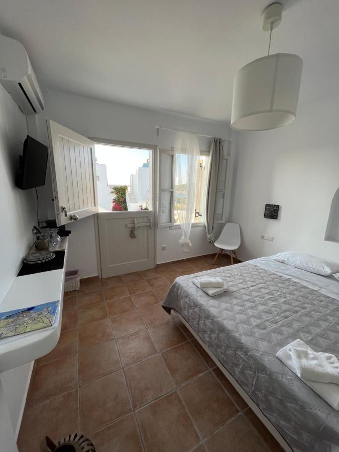 Estudio con vista parcial al mar