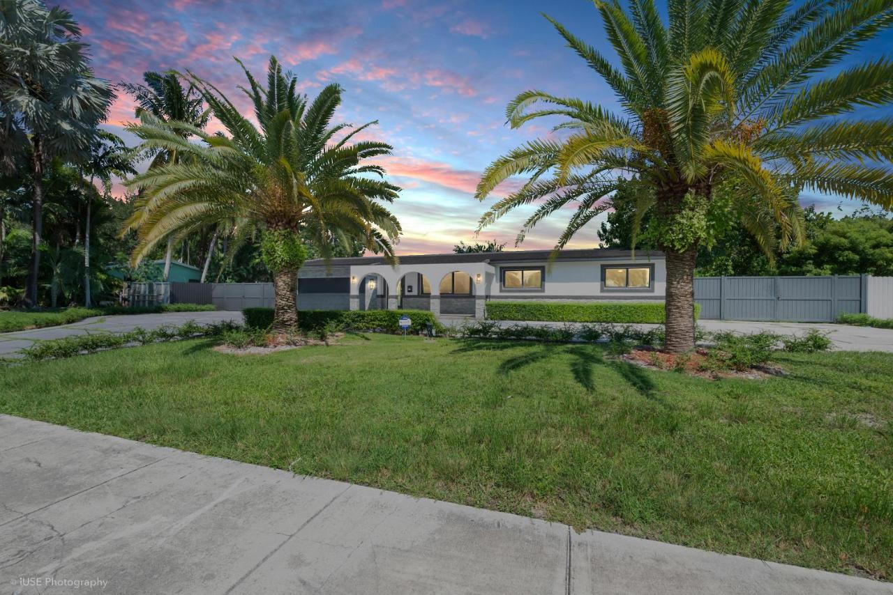 The Palms/ Big Pool/ Foosball/ Pool Table - Ferienwohnung Miami