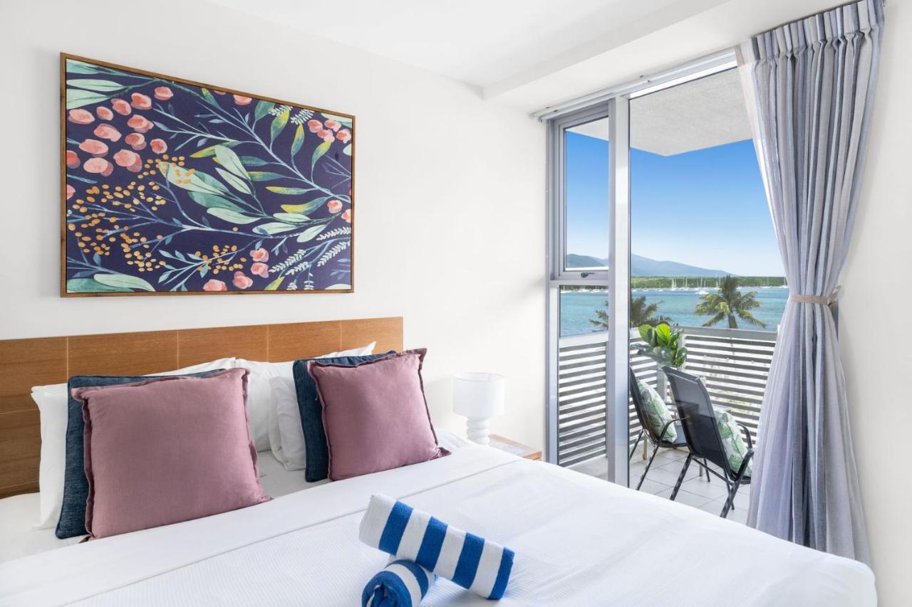 B&B Cairns - Belle Escapes Harbour Lights Waterfront Apartment 501-502 - Bed and Breakfast Cairns