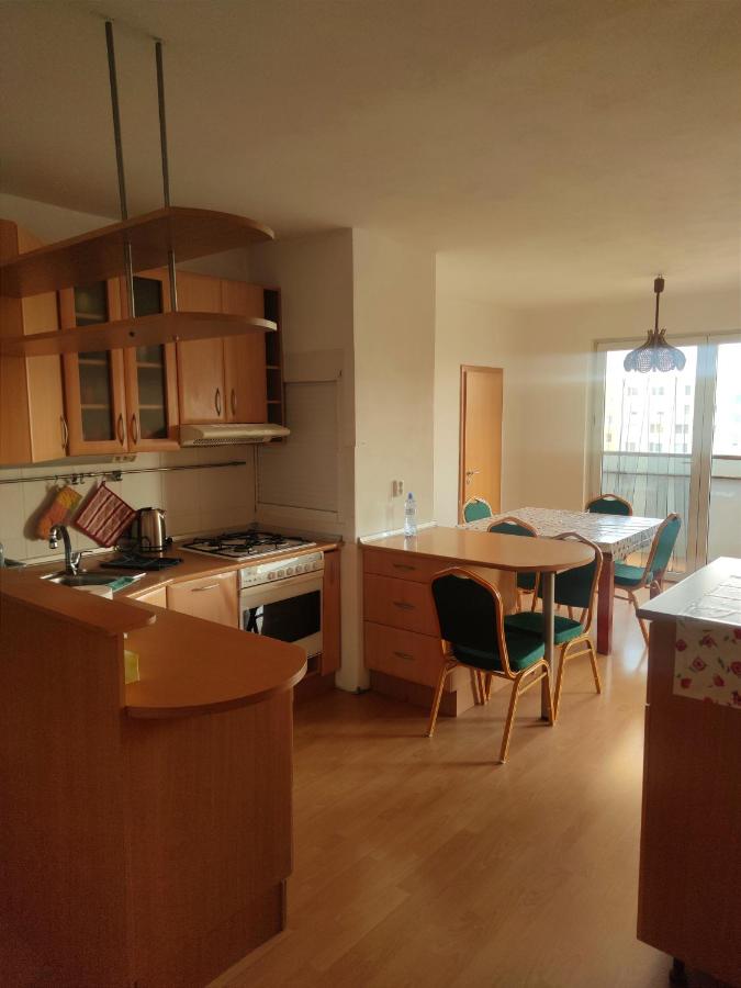 Fast Apartment close by centrum - Ferienwohnung Levice