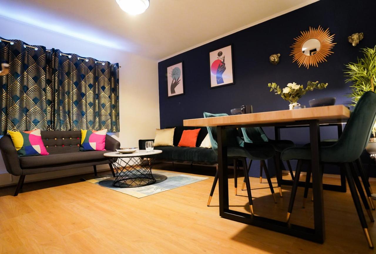 Enfield North London Spacious 3-BDR Apartment - Ferienwohnung London