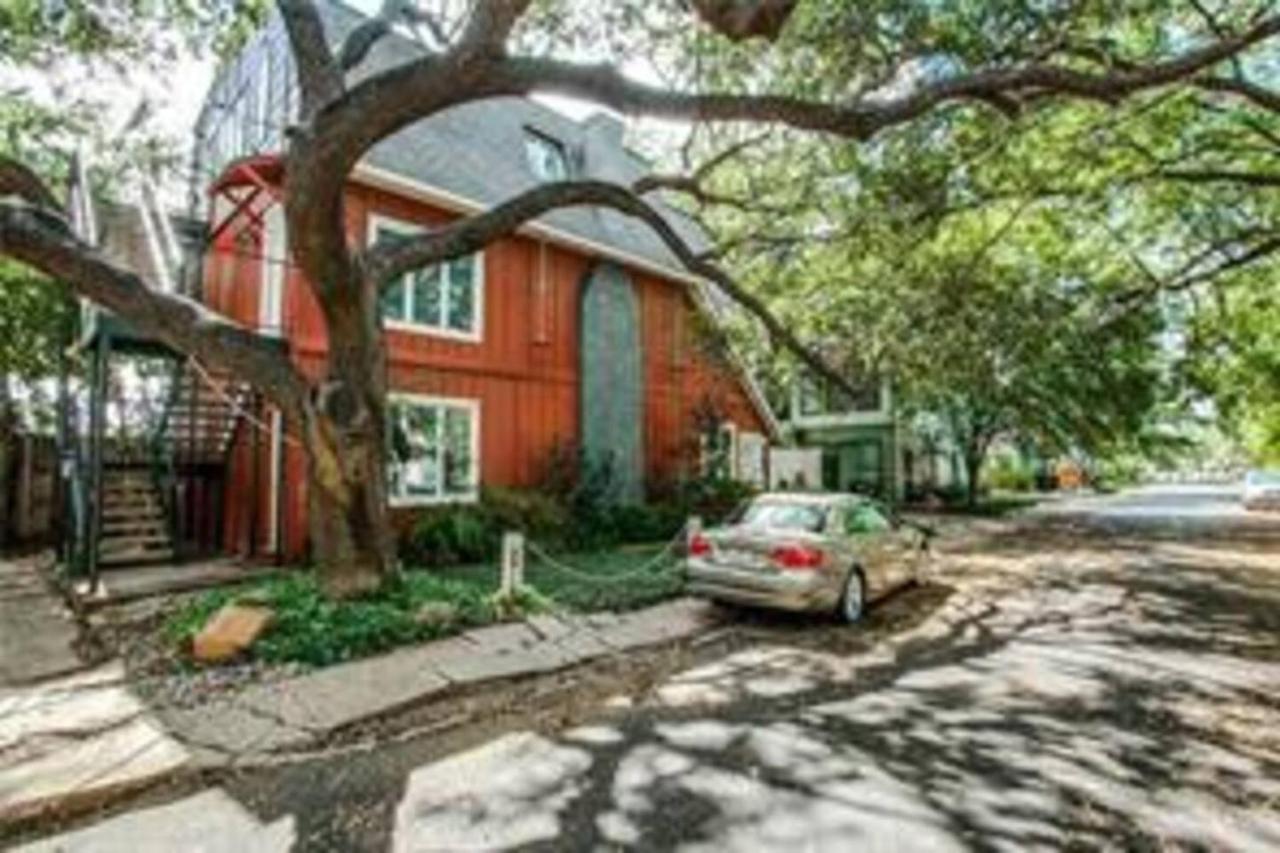 B&B Dallas - A PRIVATE 3 BD 2 BTH CONDO OAKLAWN TURTLE CREEK Roswell Court - Bed and Breakfast Dallas