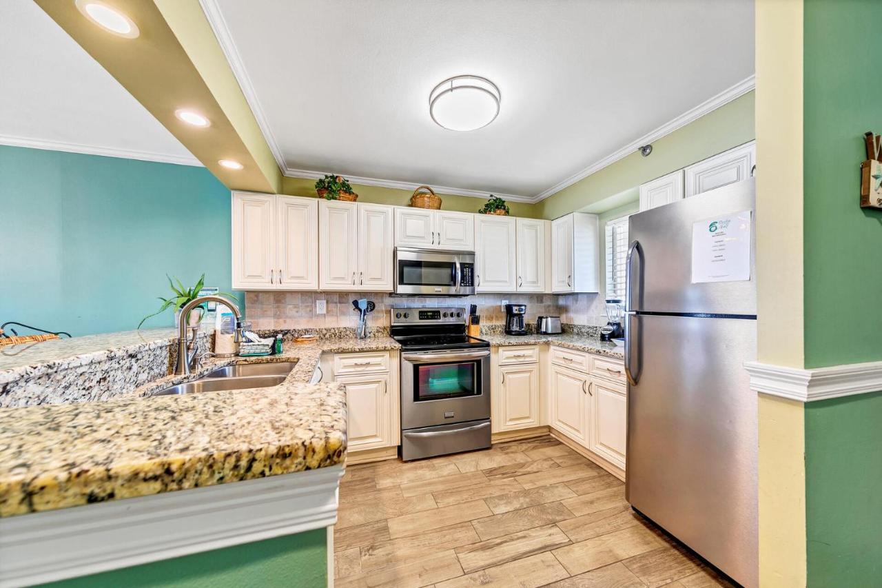 Destin on the Gulf 702 - Directly on the beach seventh floor with the best views - Chambres d'hôtes Destin