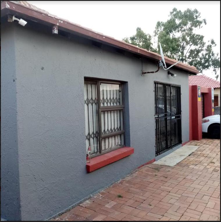 Rona Thina House - B&B