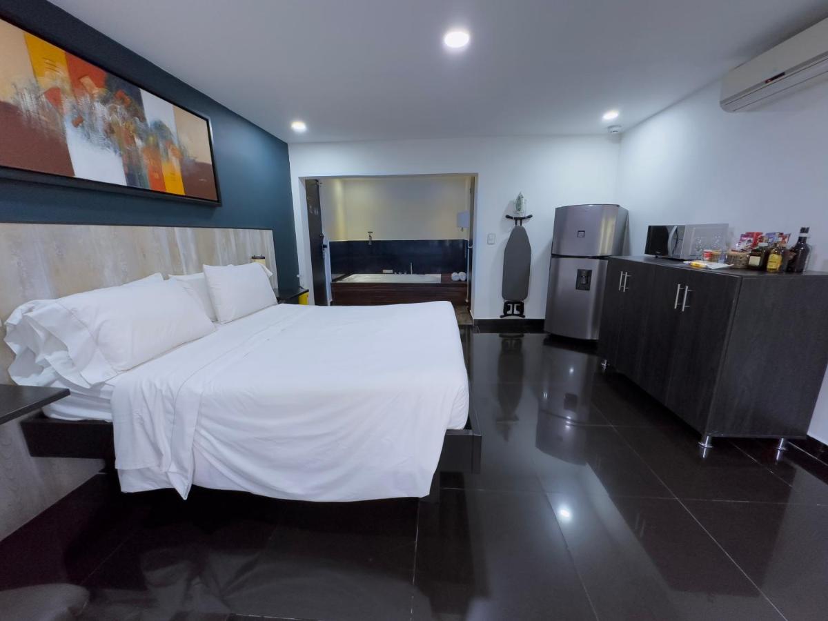 Doppelzimmer mit Whirlpool-Badewanne