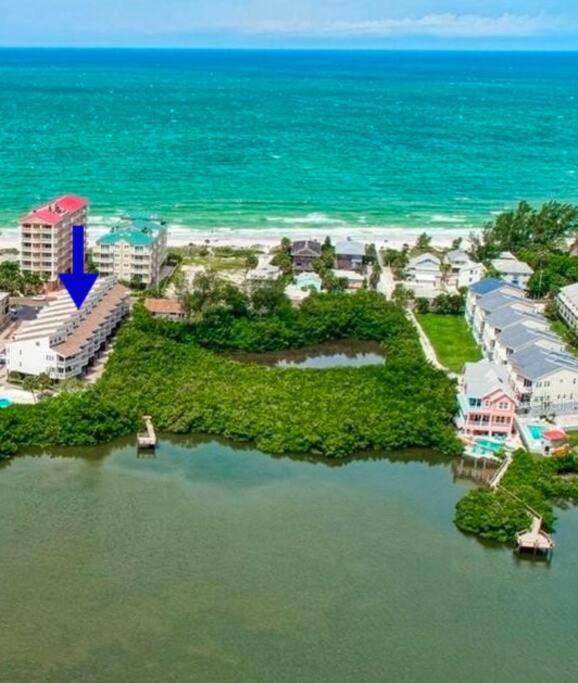 Newly Renovated, Water Views, 2 BD Condo - B&B