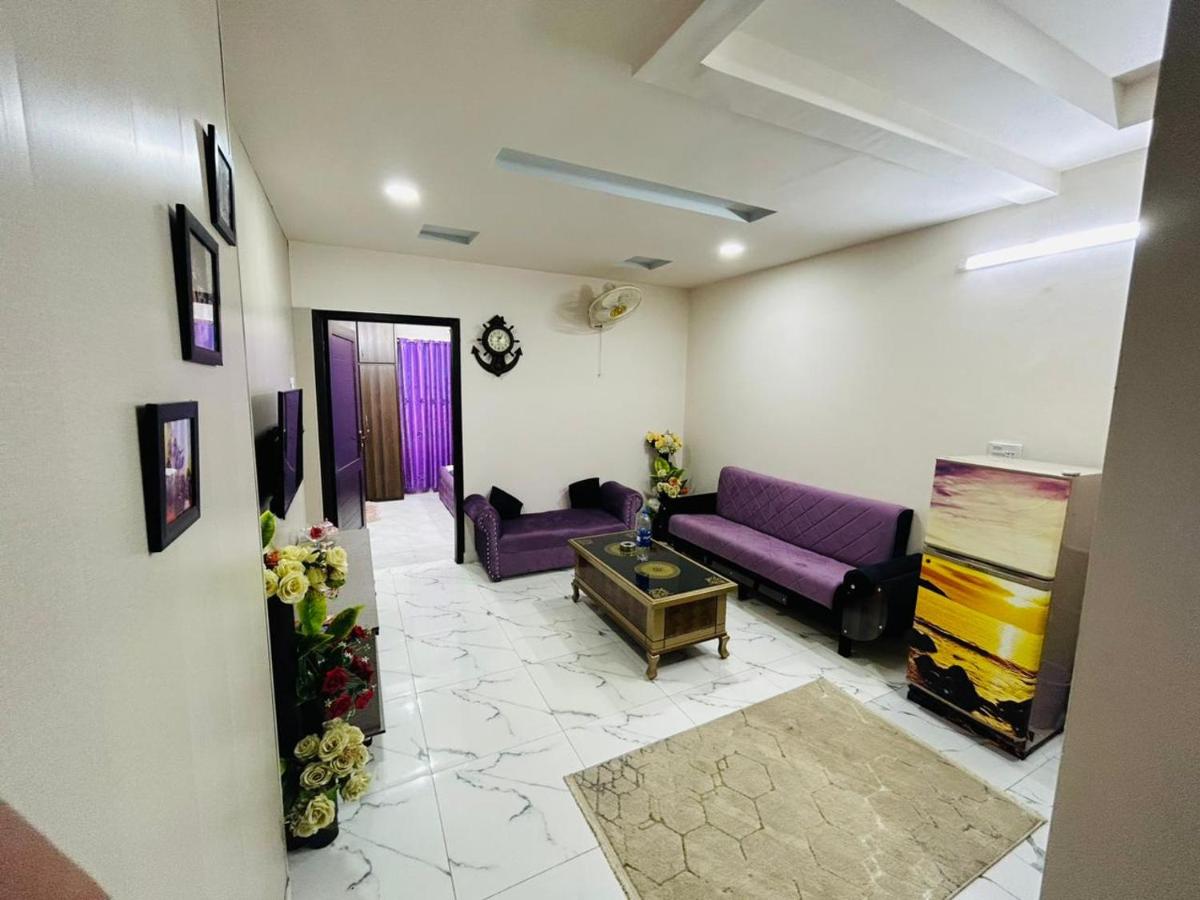 B&B Islamabad - EMPORIUM EXECUTIVE DELUXE FAMILY APARTMENt E11 2 - Bed and Breakfast Islamabad