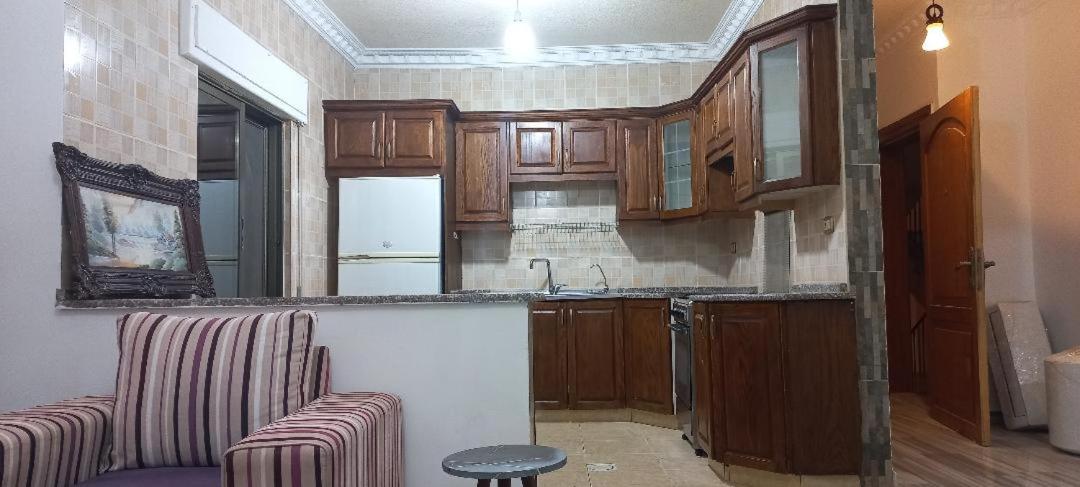 B&B Amman - Khalda Apartments for females - Bed and Breakfast Amman