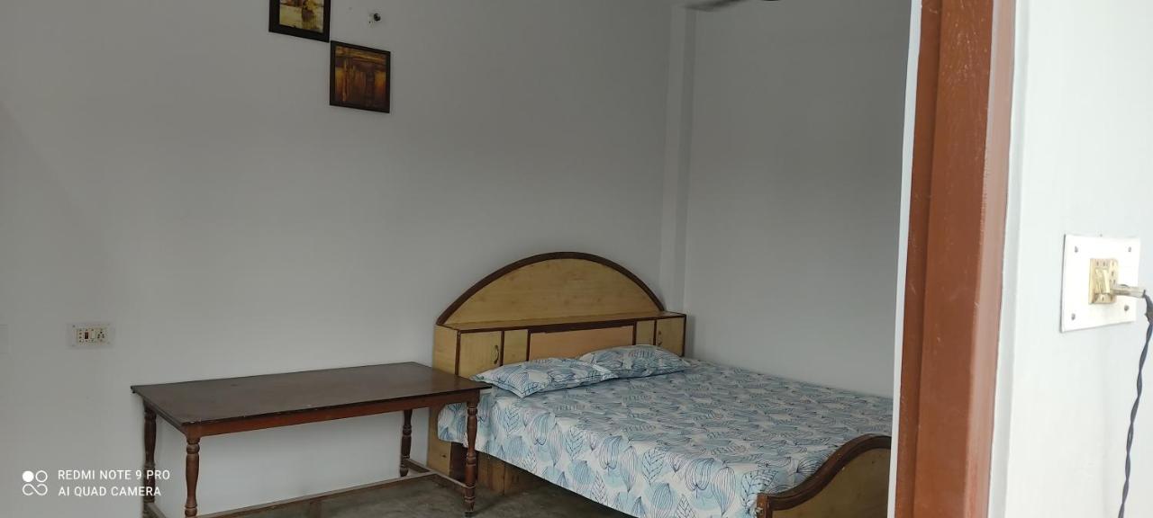 B&B Gorakhpur - Double Bedroom in Homestay - Bed and Breakfast Gorakhpur