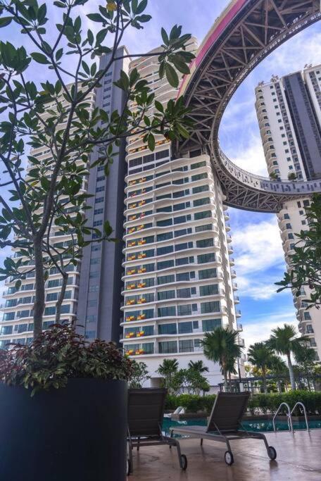 10mins to KLCC w LRT+Mall+Netflix Muji Urban - B&B