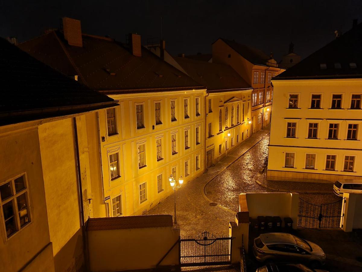 Romantické studio v podkroví na Velkém náměstí, Wi-Fi, Netflix - B&B