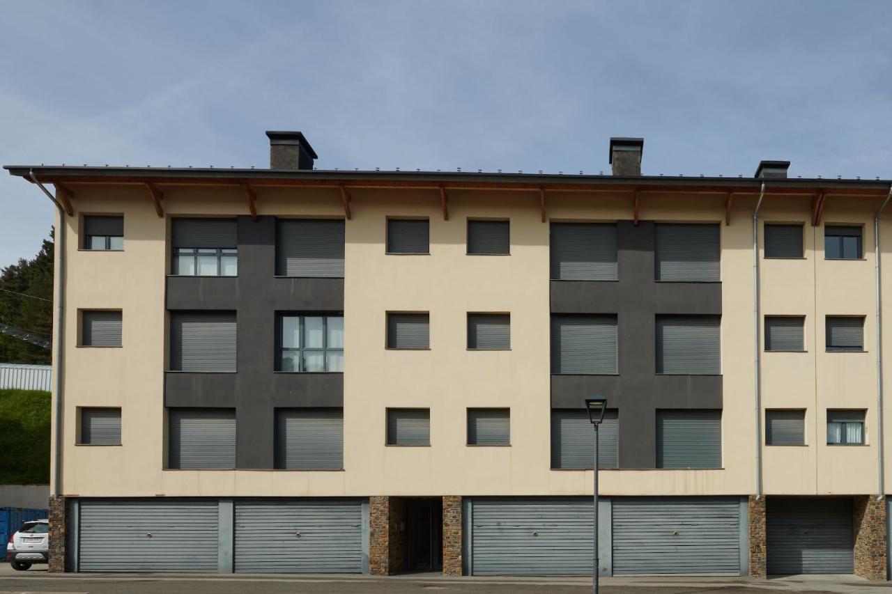 Apartment with Mountain View