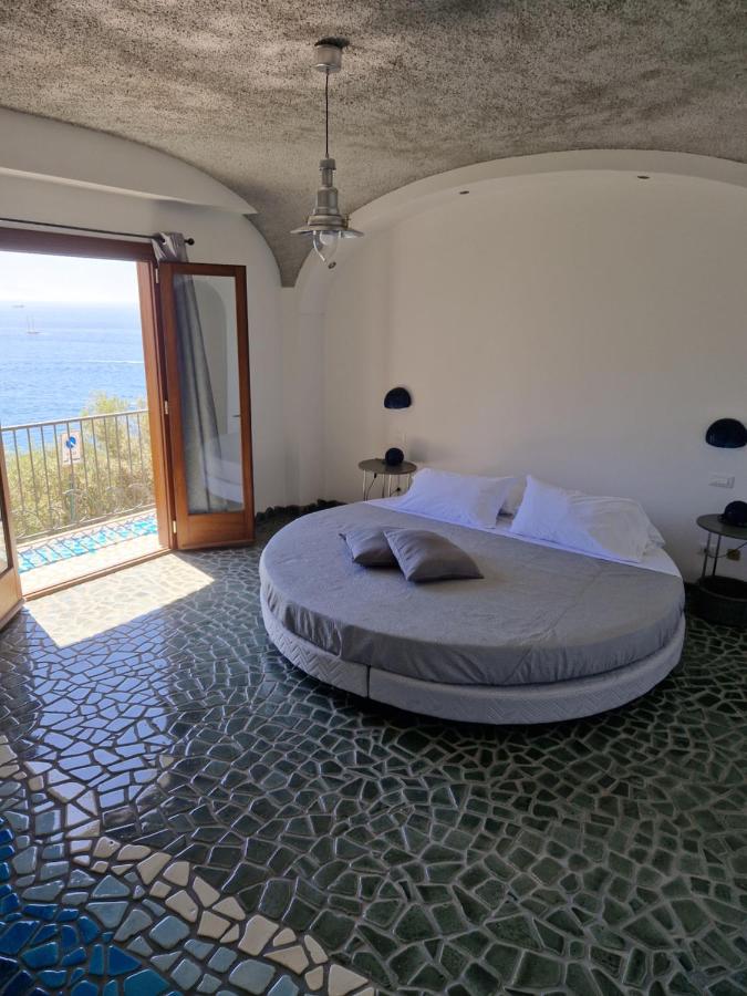 Deluxe Double Room with Balcony and Sea View
