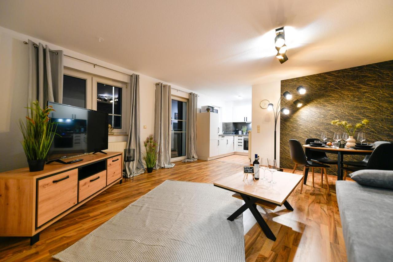 B&B Cottbus - Exklusives-City-Apartment mit gratis Tiefgarage, Balkon, Waschtrockner, Netflix - Bed and Breakfast Cottbus