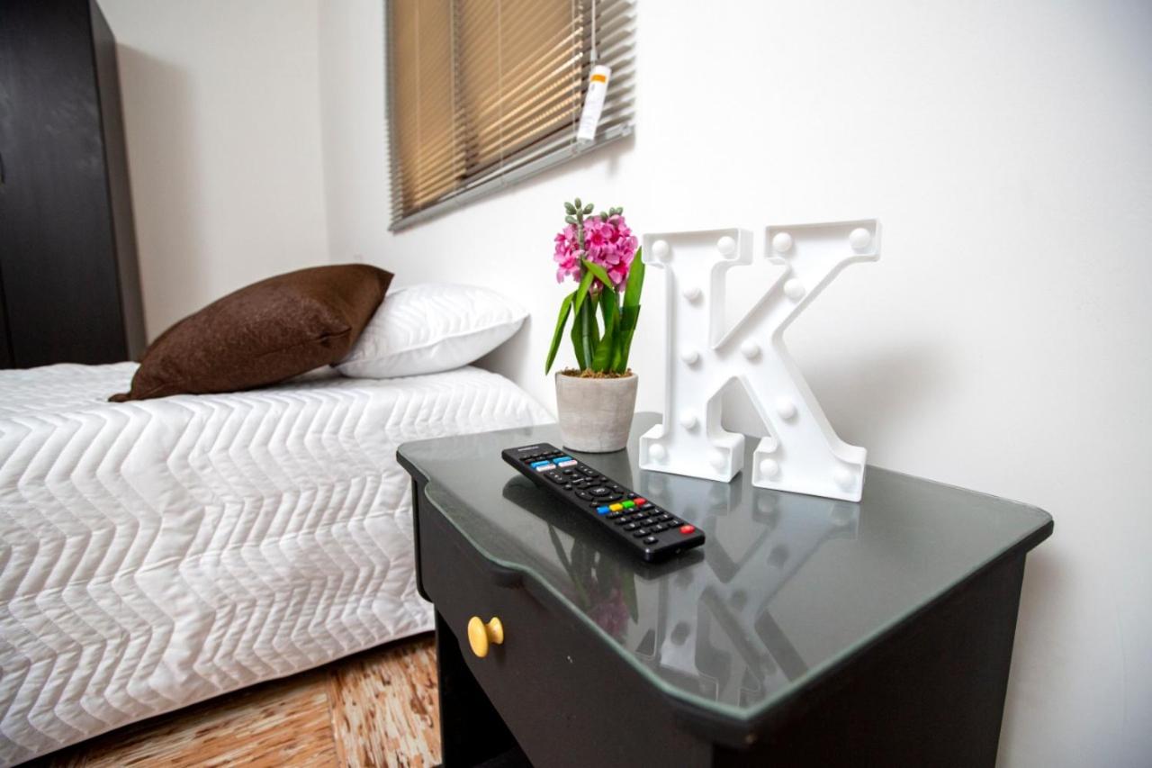 KOMODO ALOJAMIENTO- hostal autoservicio, ubicado cerca al centro - baño privado, wifi , cama 2x2, agua caliente y cocina compartida - B&B Popayán