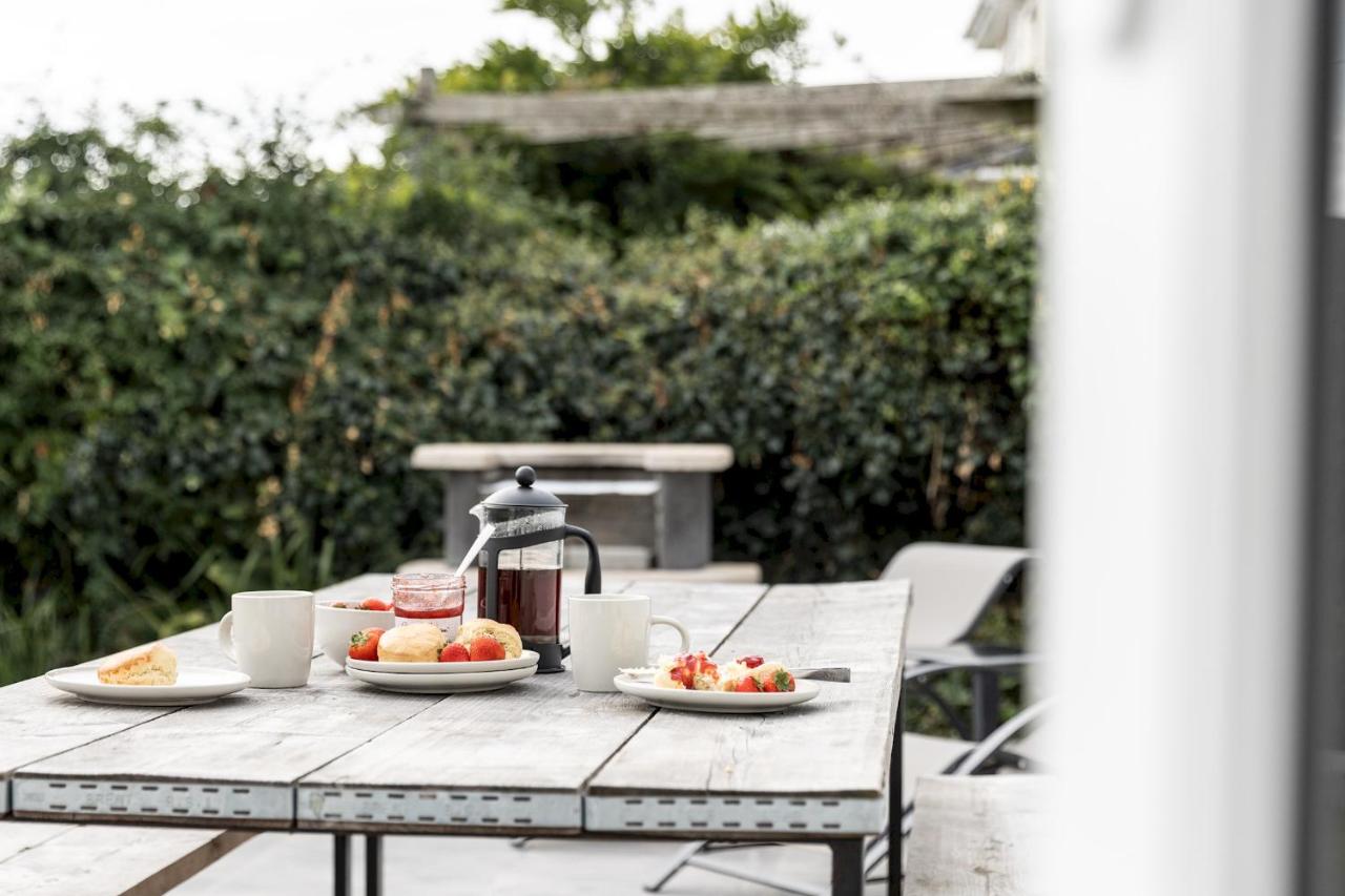 Stylish 2 bed pet-friendly coastal retreat - Chambres d’hôtes