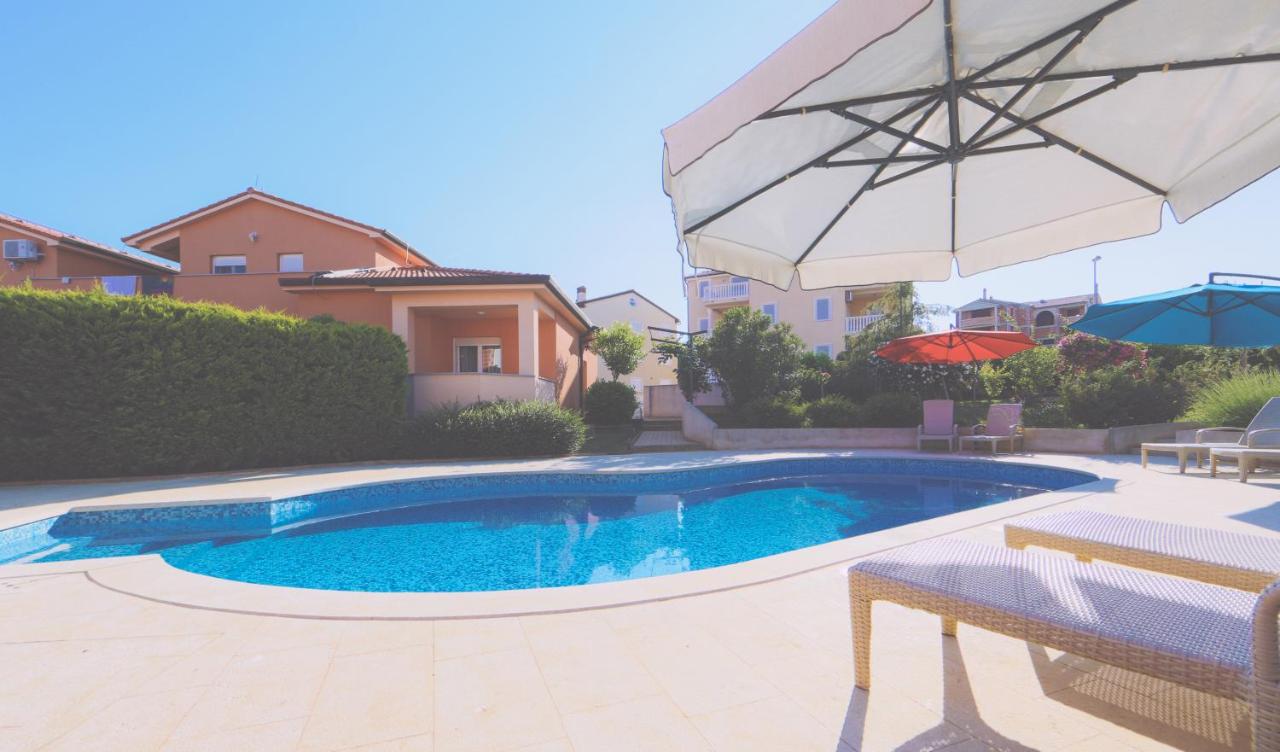 Apartments Meri - Bed and Breakfast Ližnjan