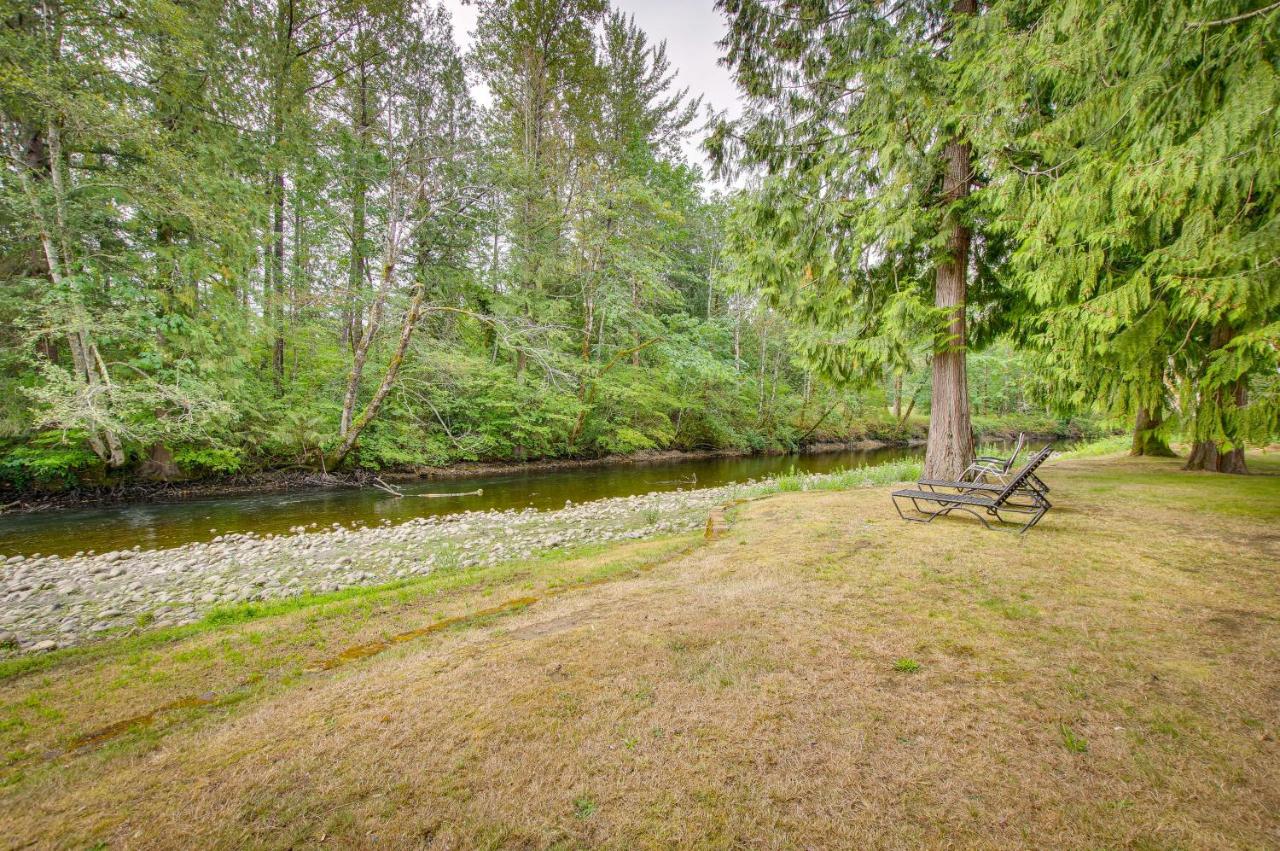 Riverfront Rental with Deck 4 Mi to Wallace Falls! - B&B